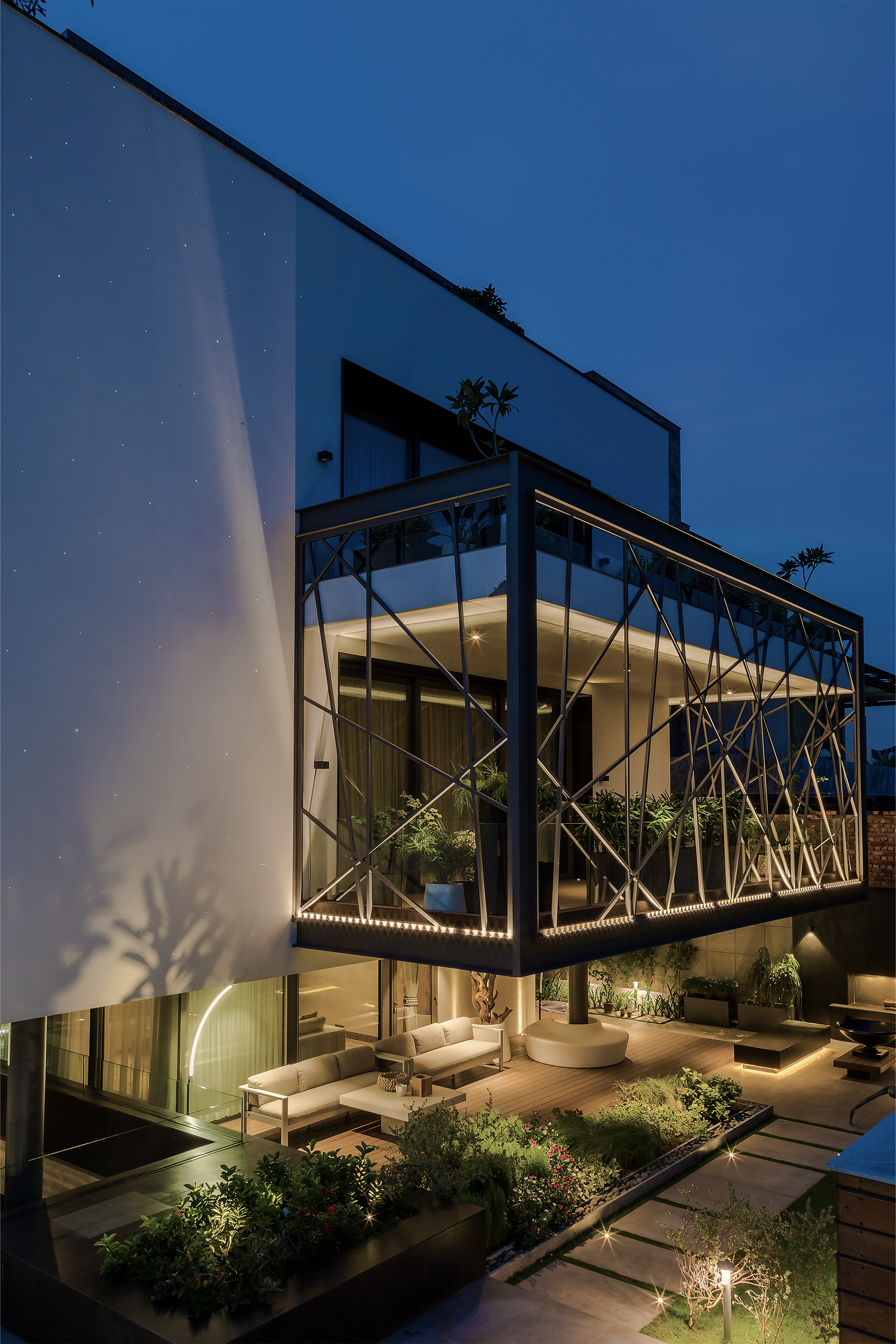04 - FRONT FACADE